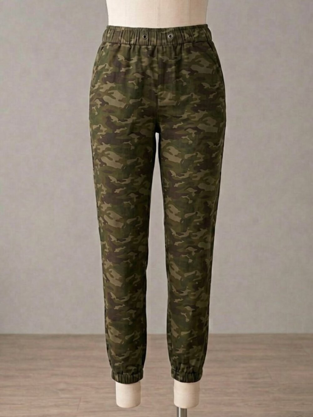 Levi’s Jet Set Camo Joggers Women’s Large Army Green Elastic Waist